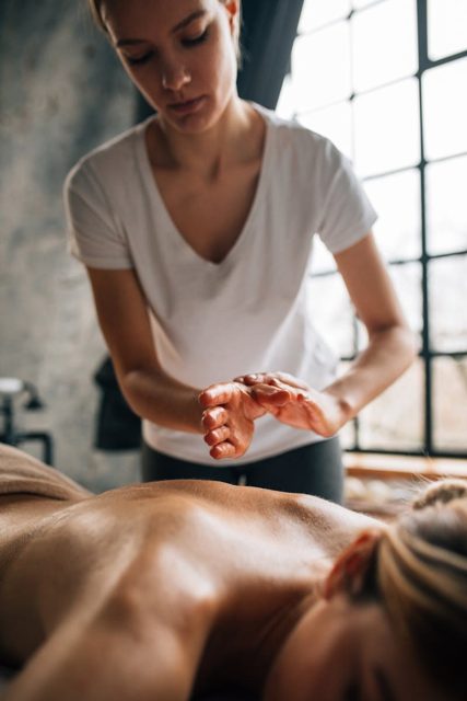 Massage thaï traditionnel — Anvers
